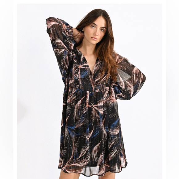 NWOT Molly Bracken Mini Dress with Long Sleeves - Picture 4 of 16